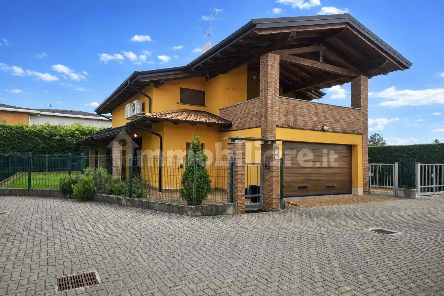 Villa in vendita a Oleggio