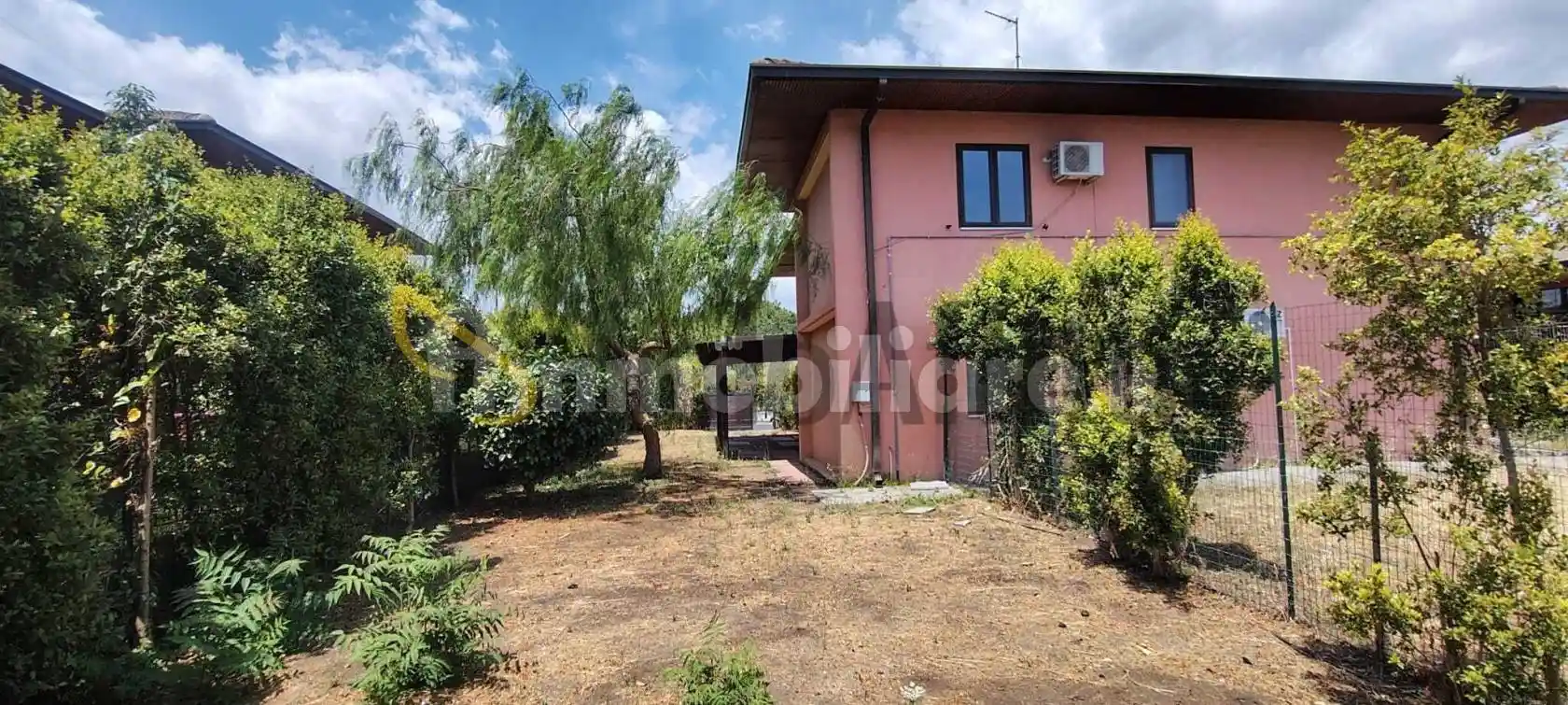Villetta a schiera in affitto a Aci Sant'Antonio