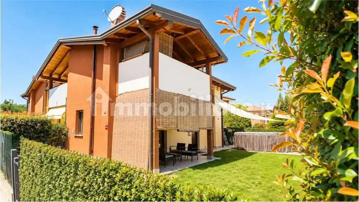 Villa in vendita a Fenegrò