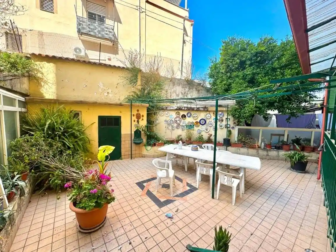Appartamento in vendita a Napoli