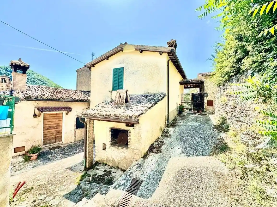 Casa indipendente in vendita a Spoleto