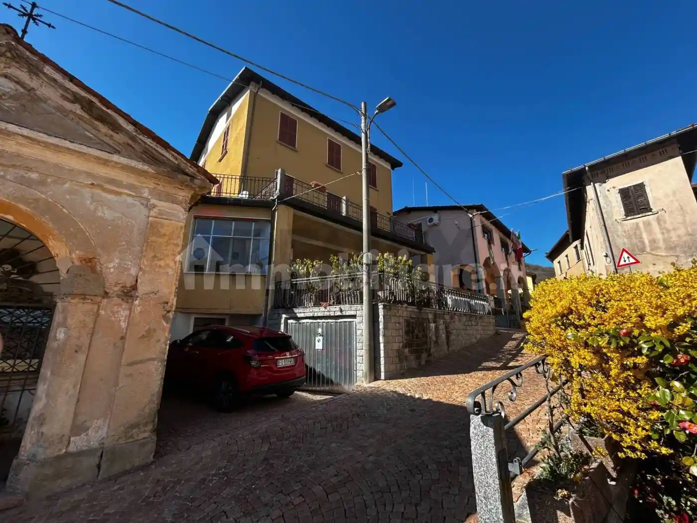 Appartamento in vendita a Cuasso al Monte