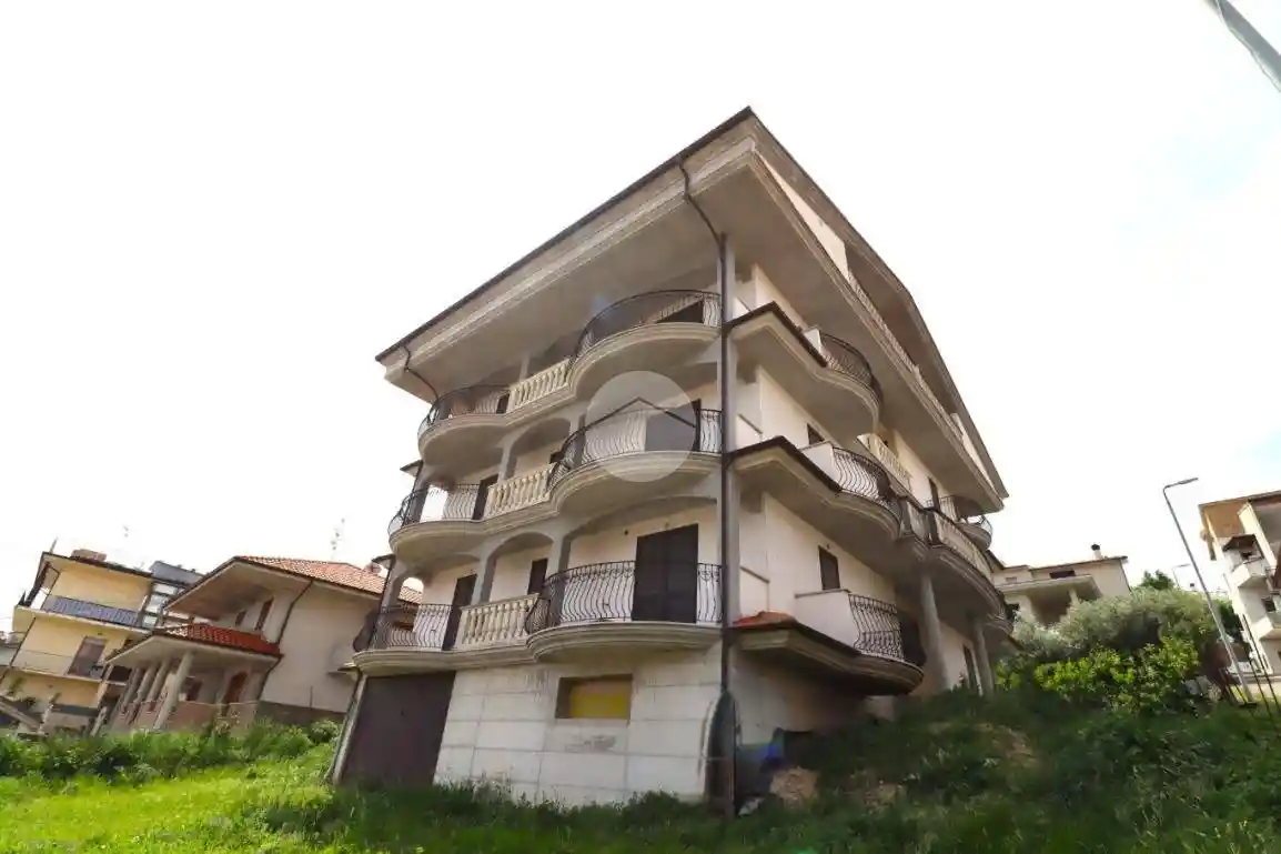 Palazzo - Edificio in vendita a Colonnella