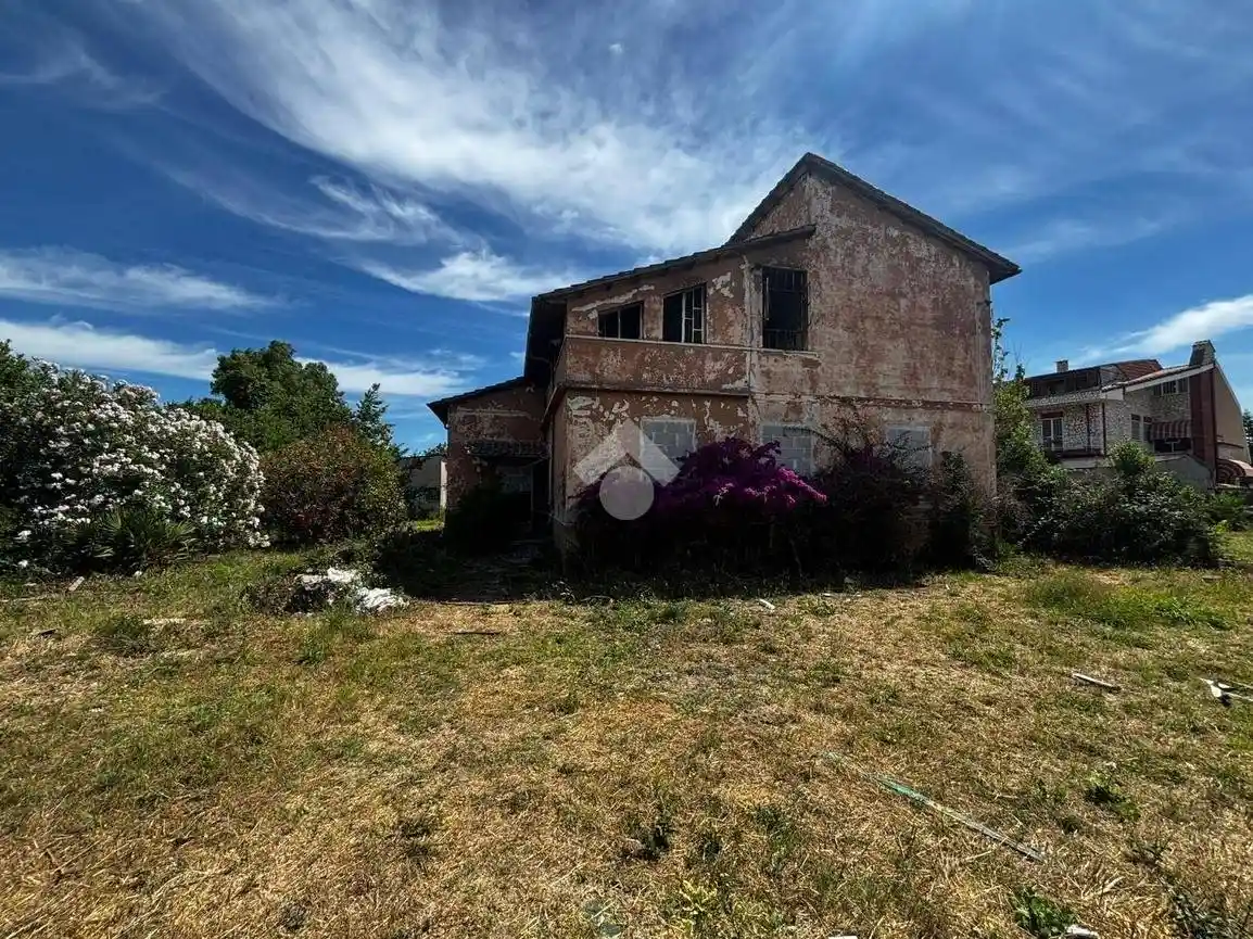 Casa indipendente in vendita a Roma