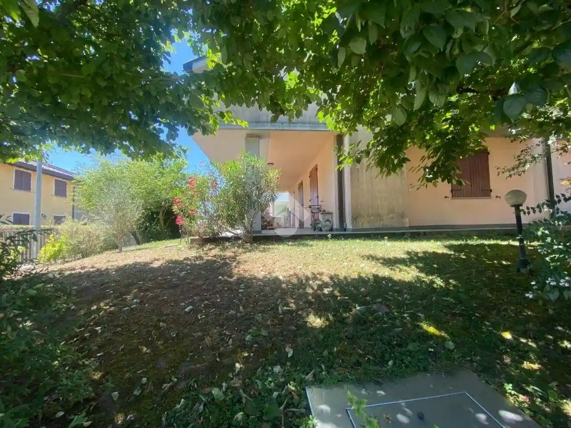 Villa in vendita a Collecchio