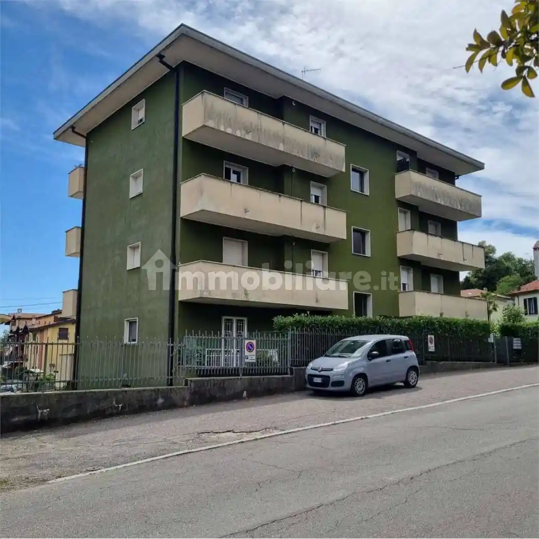 Appartamento in vendita a Gazzada Schianno
