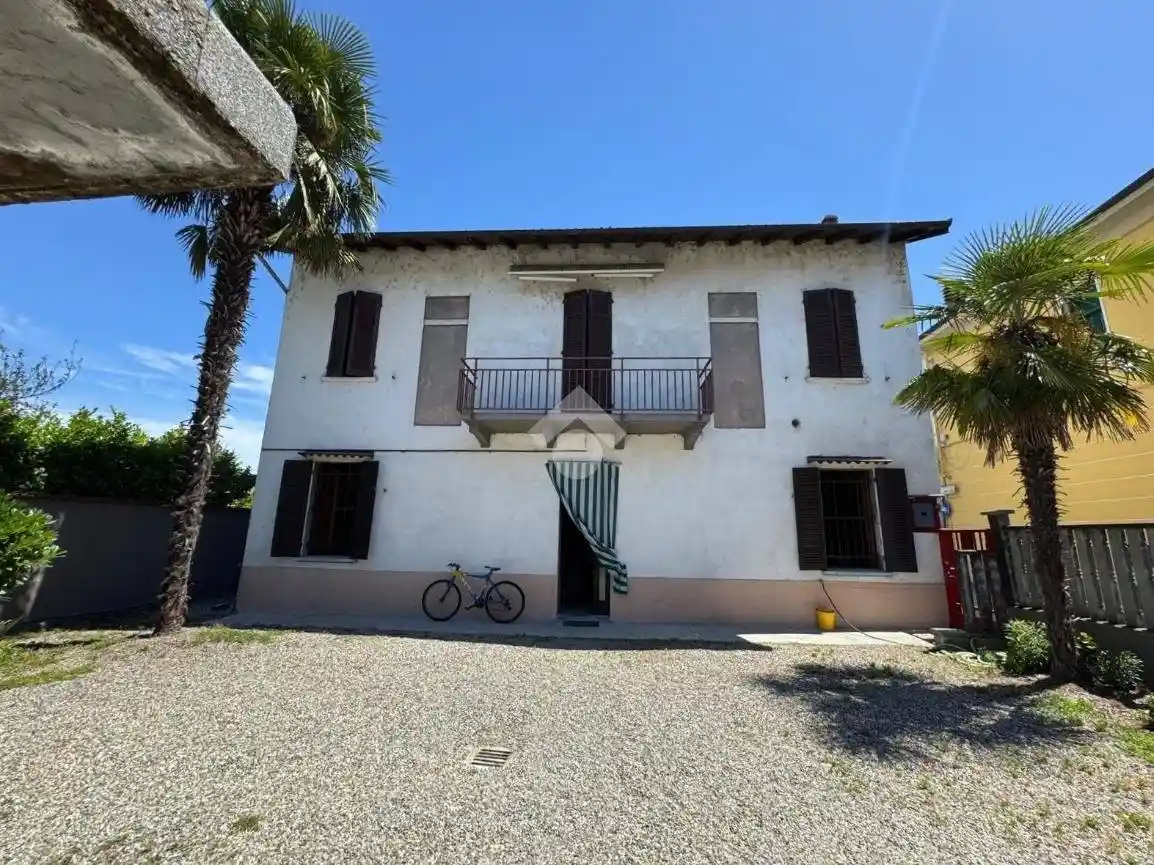 Casa indipendente in vendita a Borgolavezzaro