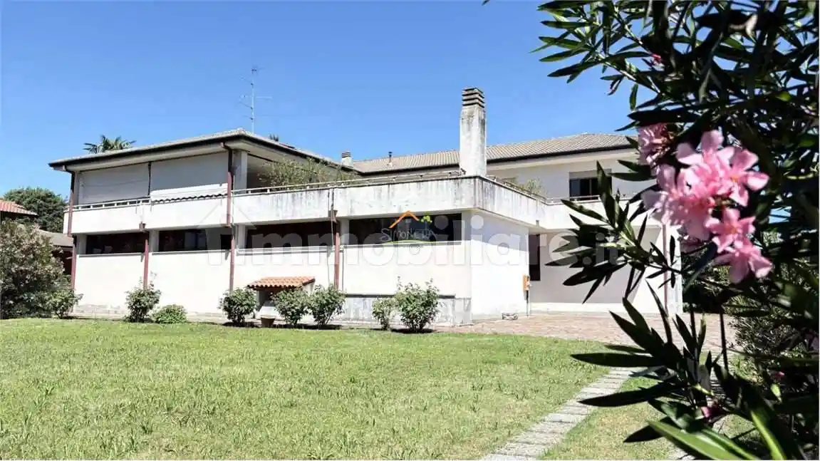 Villa in vendita a Bellinzago Novarese
