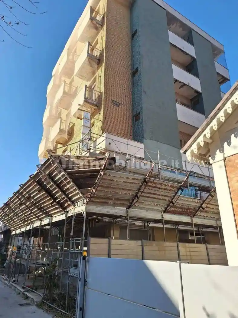 Palazzo - Edificio in vendita a Bellaria-Igea Marina