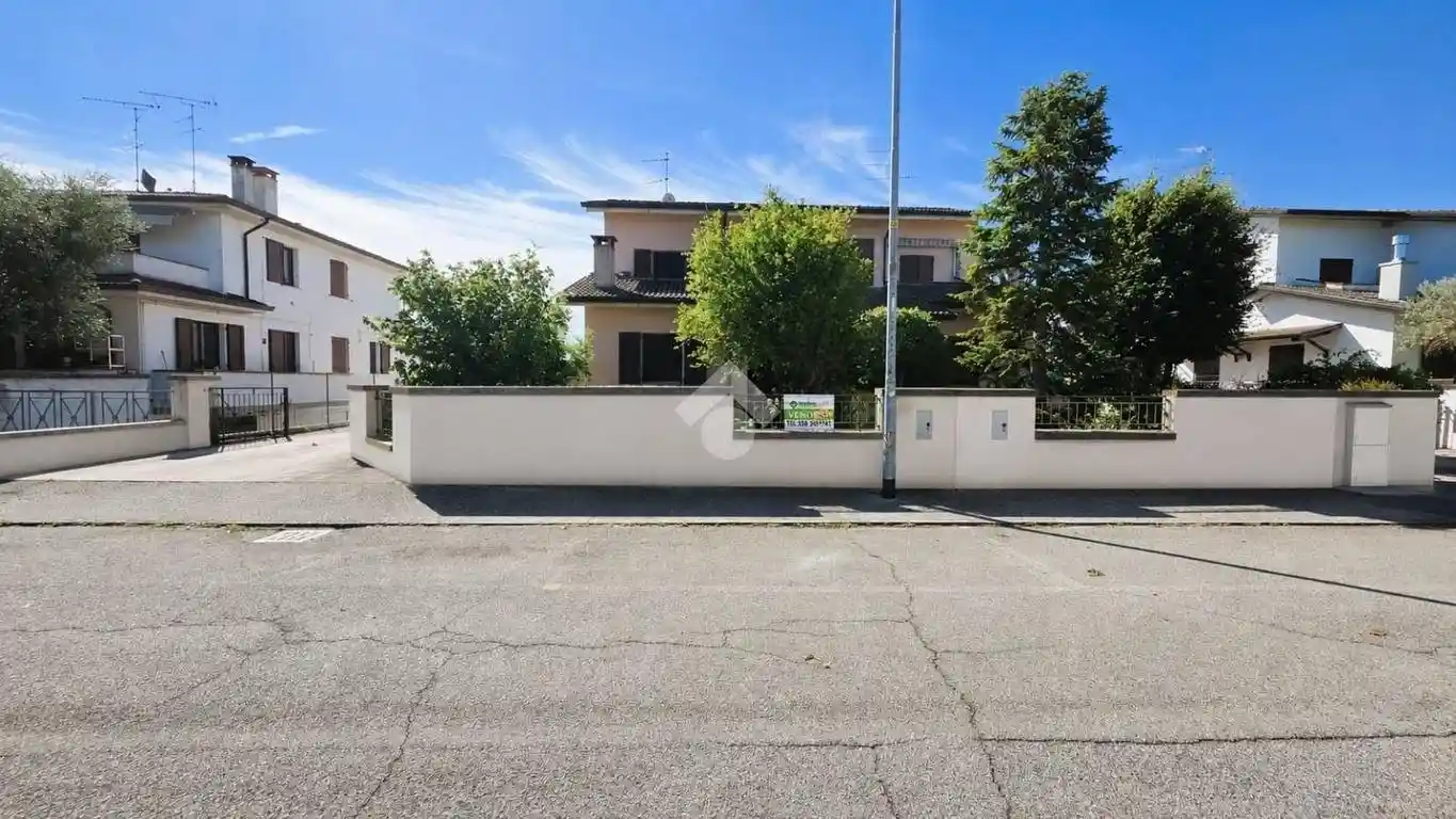 Villa in vendita a Curtatone