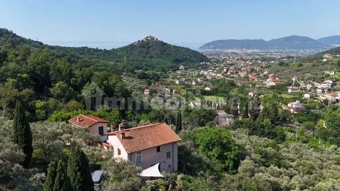 Villa in vendita a Luni