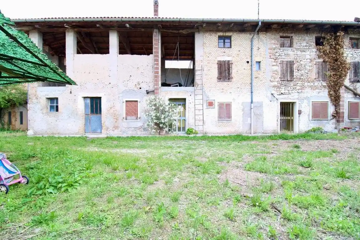 Casa indipendente in vendita a Castions di Strada