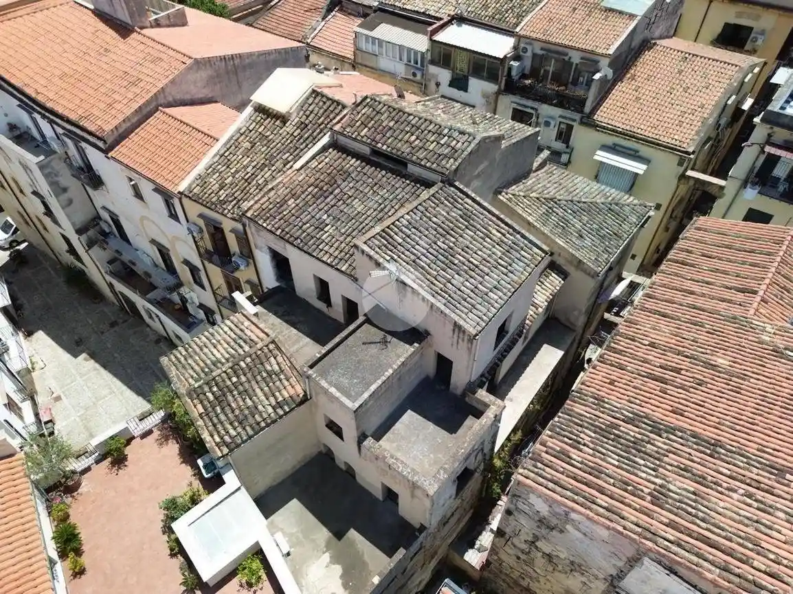 Palazzo - Edificio in vendita a Palermo