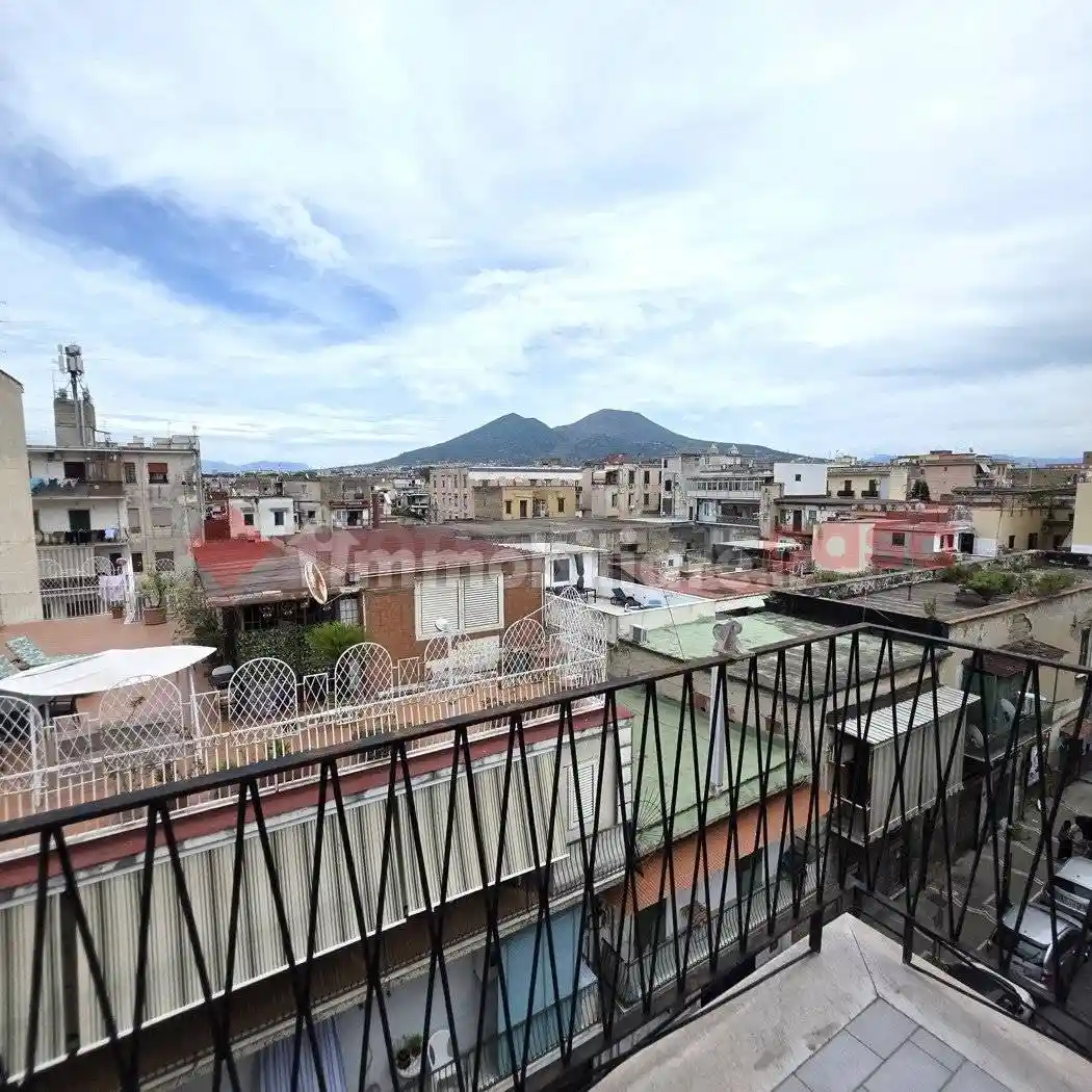 Appartamento in vendita a Napoli