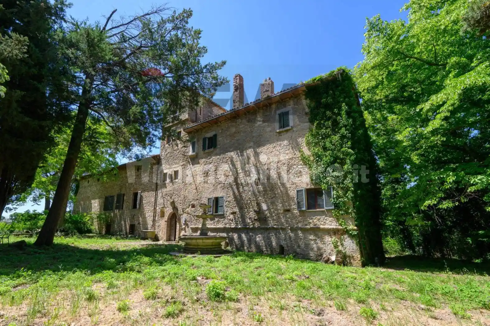 Palazzo - Edificio in vendita a Todi