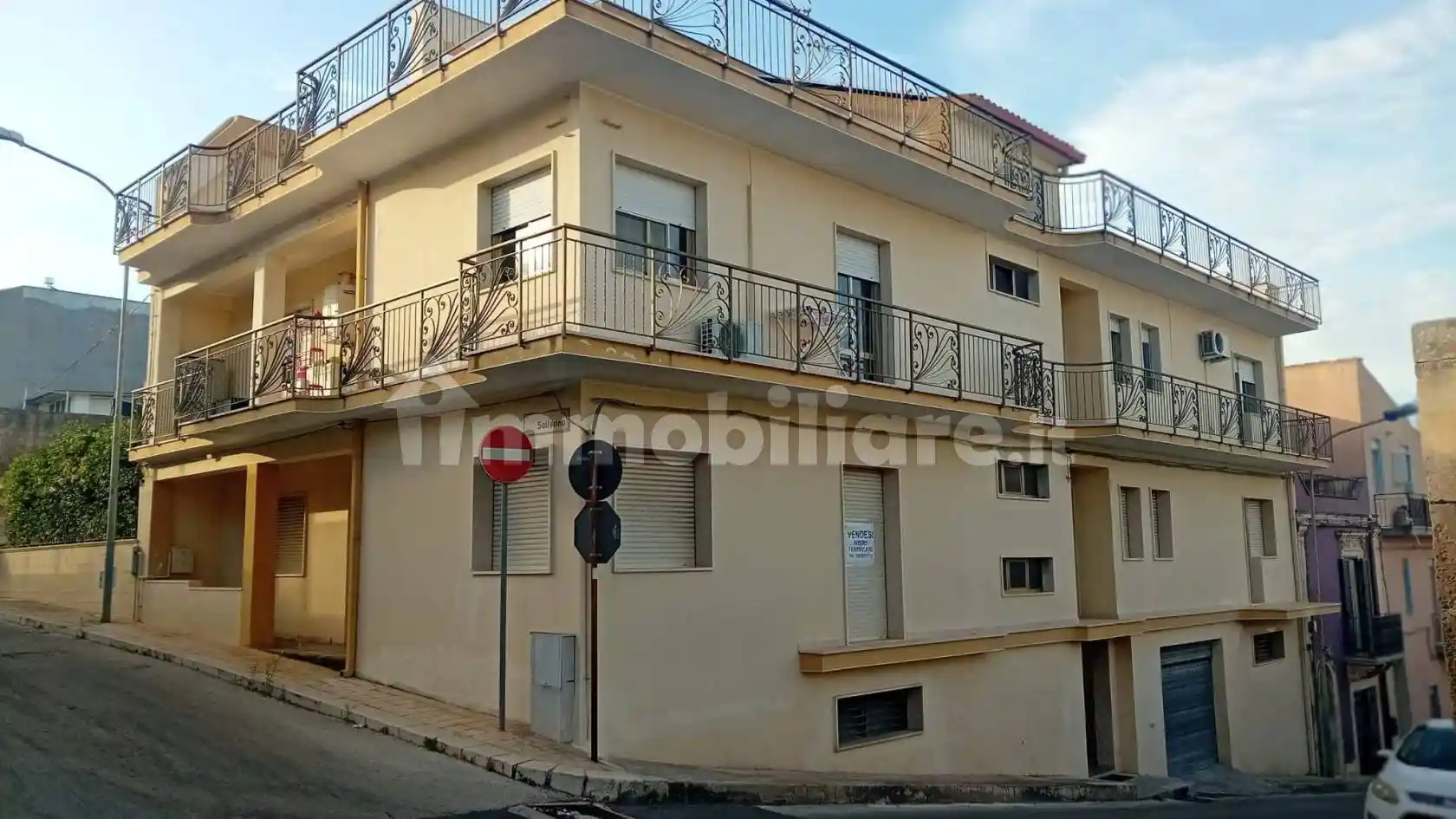 Palazzo - Edificio in vendita a Canicattini Bagni