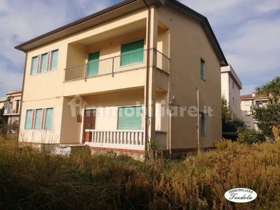 Casa indipendente in vendita a Carrara