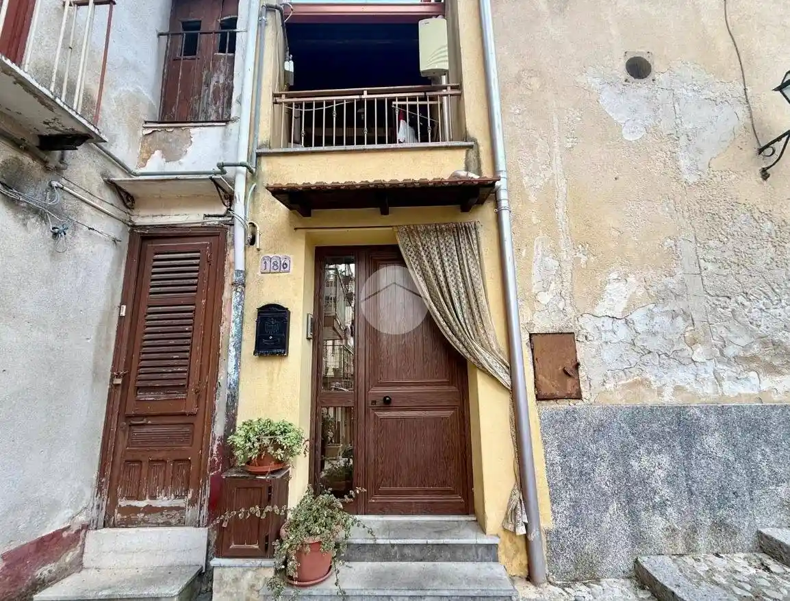 Palazzo - Edificio in vendita a Carini