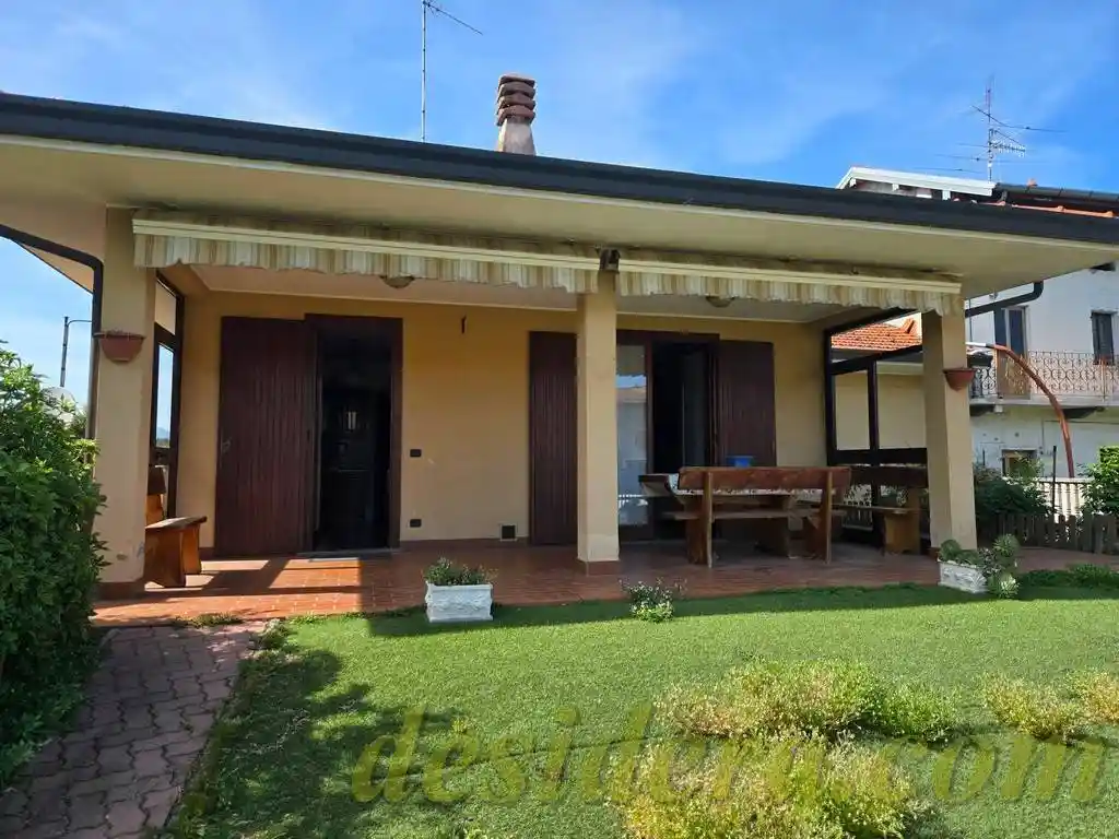 Villa in vendita a Castelletto Sopra Ticino
