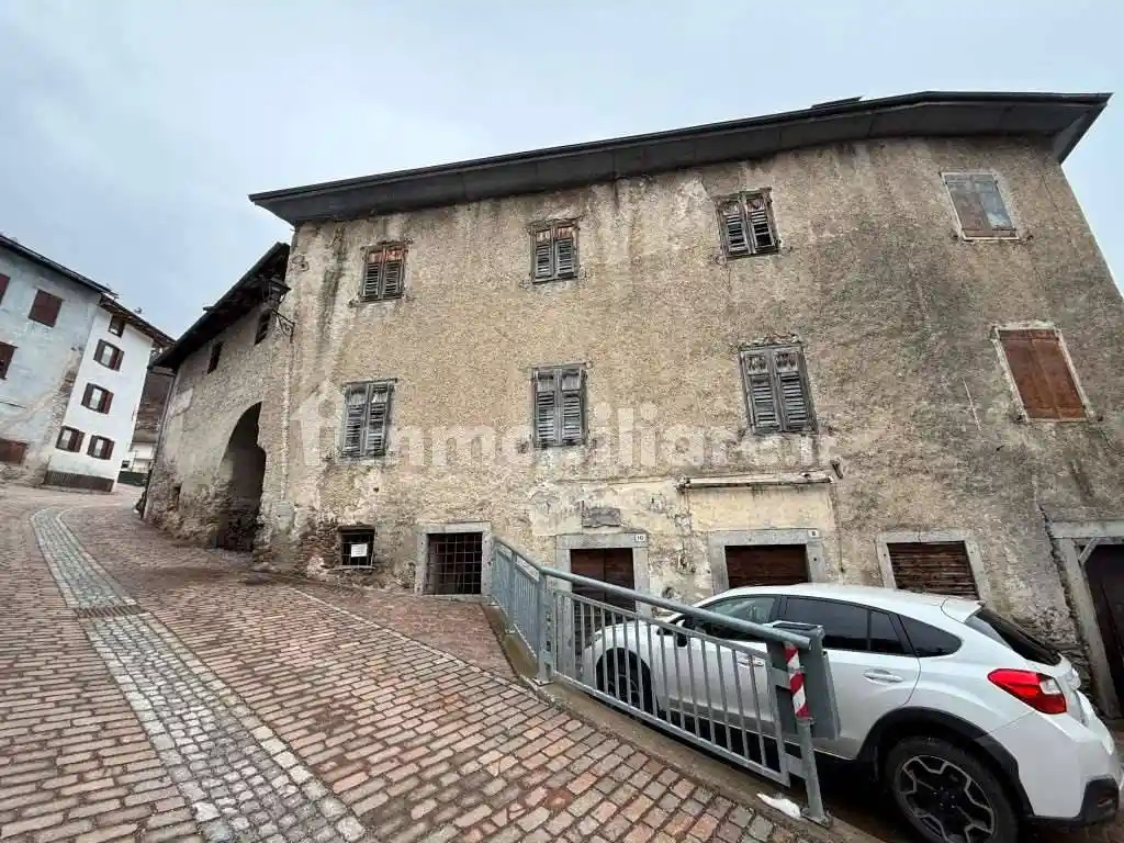Palazzo - Edificio in vendita a Mezzana