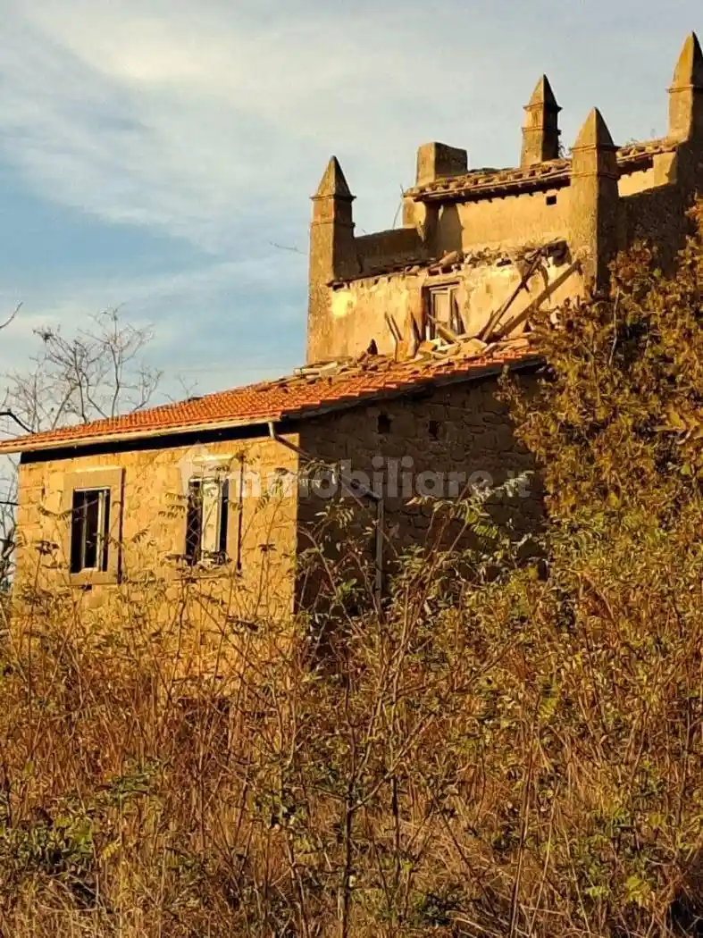 Rustico - Casale in vendita a Viterbo
