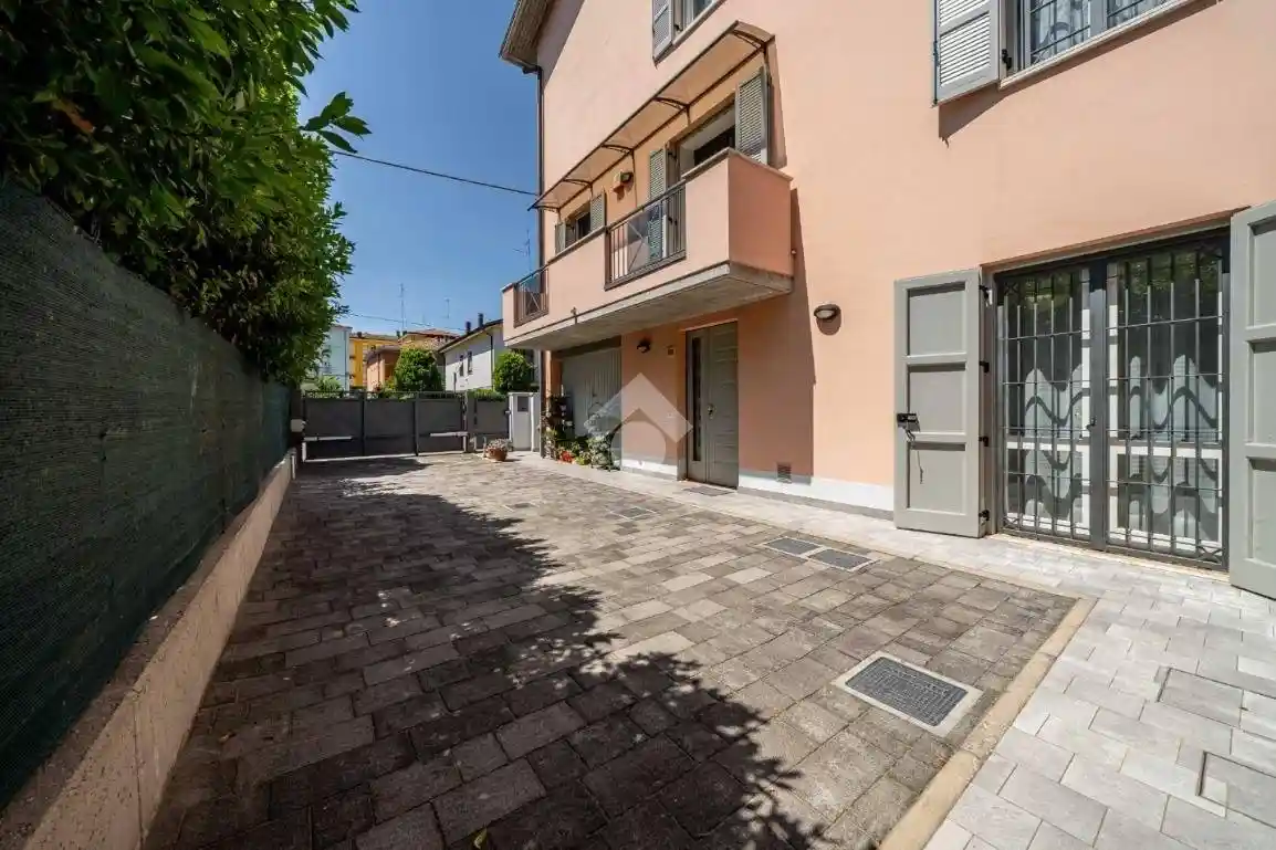 Villa in vendita a Modena