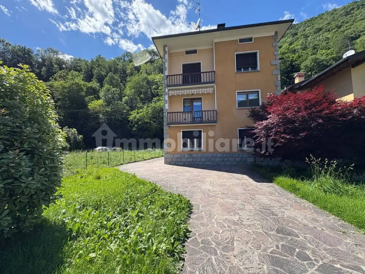 Casa indipendente in vendita a Villa d'Ogna