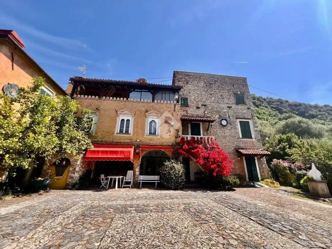 Casa indipendente in vendita a Finale Ligure