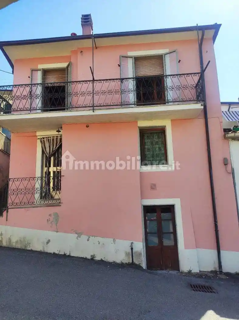 Casa indipendente in vendita a Podenzana