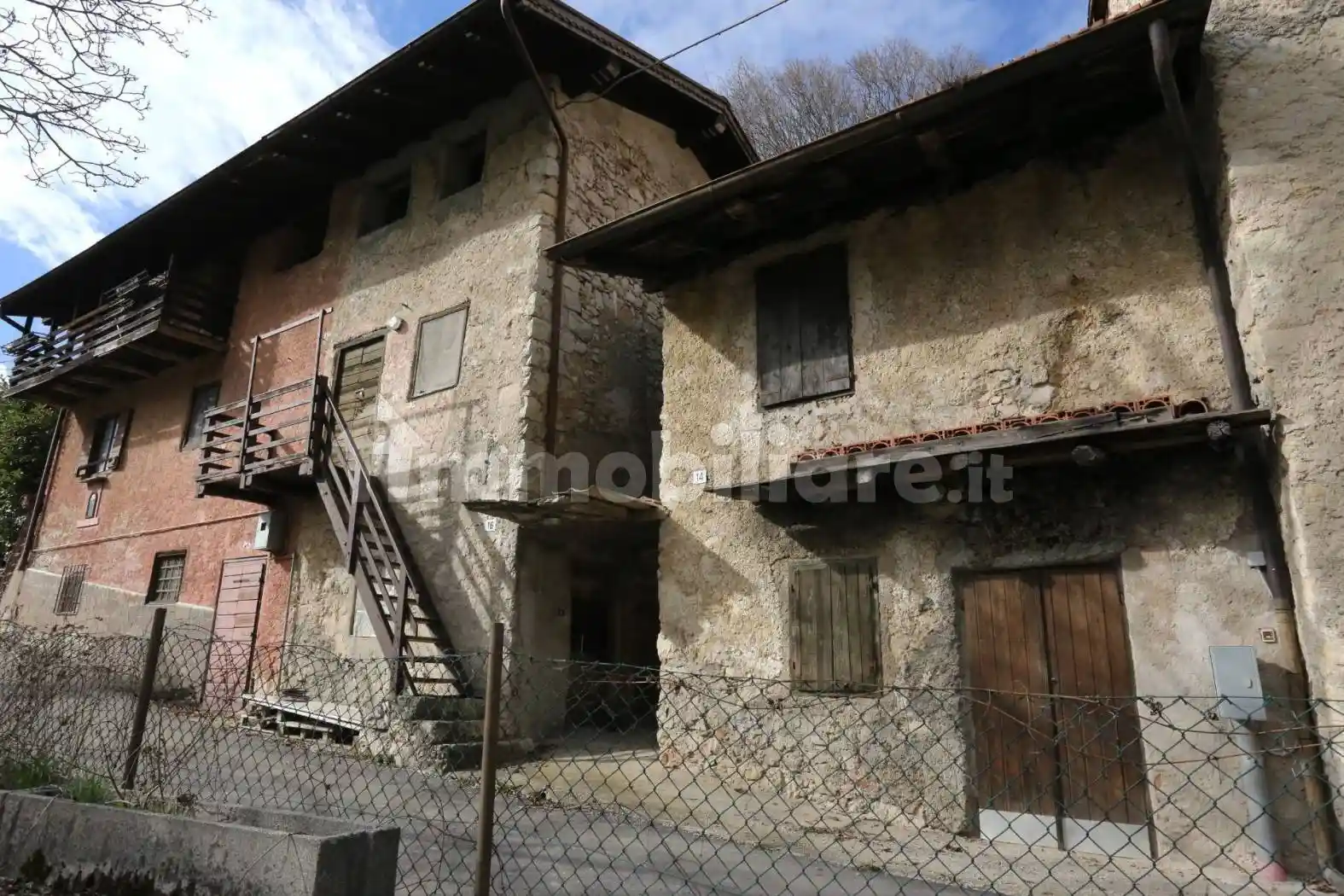 Rustico - Casale in vendita a Trento