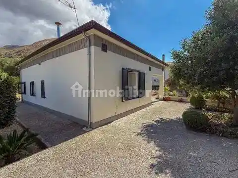 Villa in vendita a Scillato