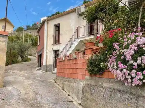 Appartamento in vendita a San Salvatore di Fitalia