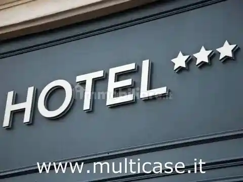 Palazzo - Edificio in vendita a Camaiore