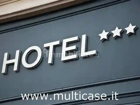 Palazzo - Edificio in vendita a Camaiore