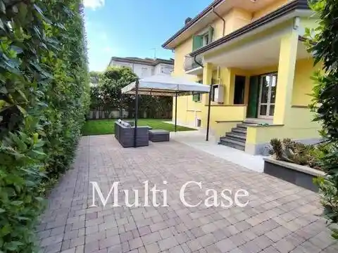 Villa in vendita a Camaiore