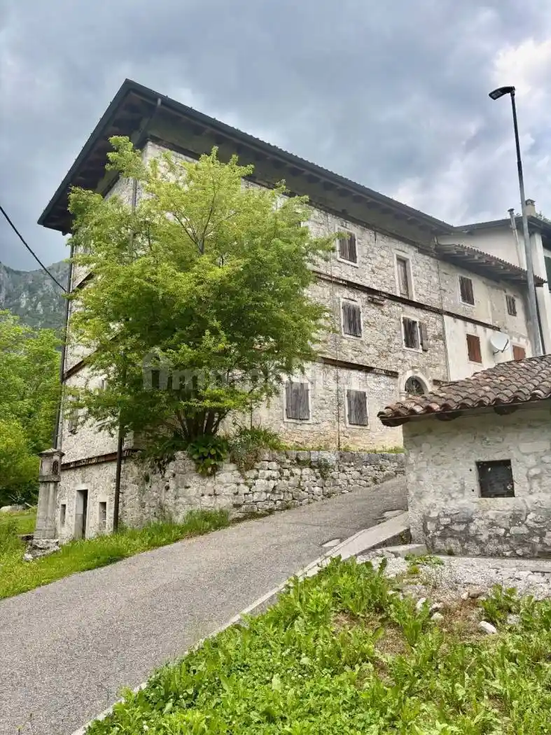 Rustico - Casale in vendita a Clauzetto