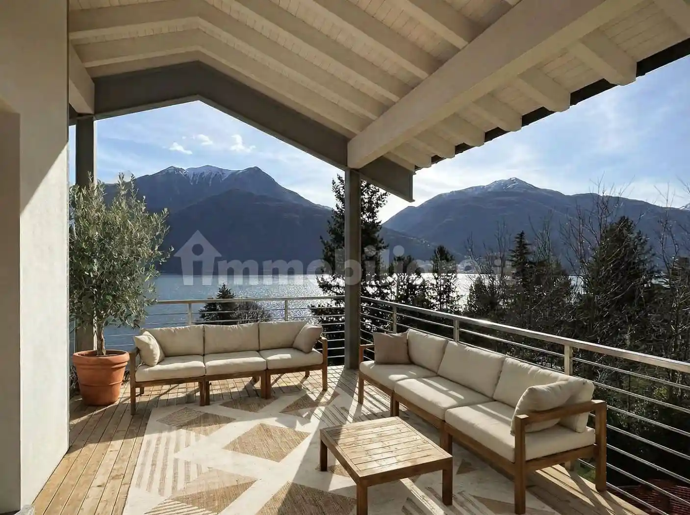 Villa in vendita a Pianello del Lario