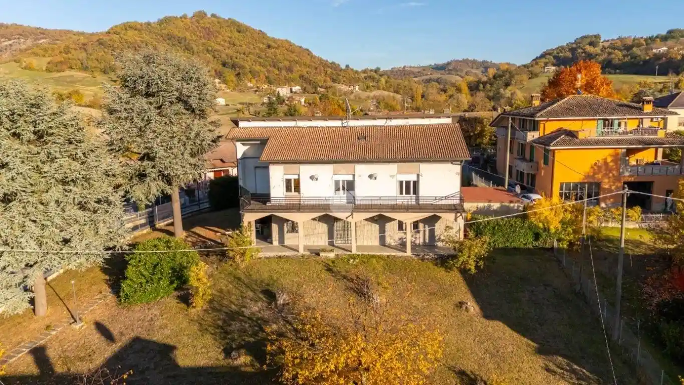 Villa in vendita a Vezzano sul Crostolo