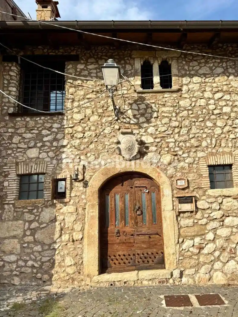 Casa indipendente in vendita a Massa d'Albe