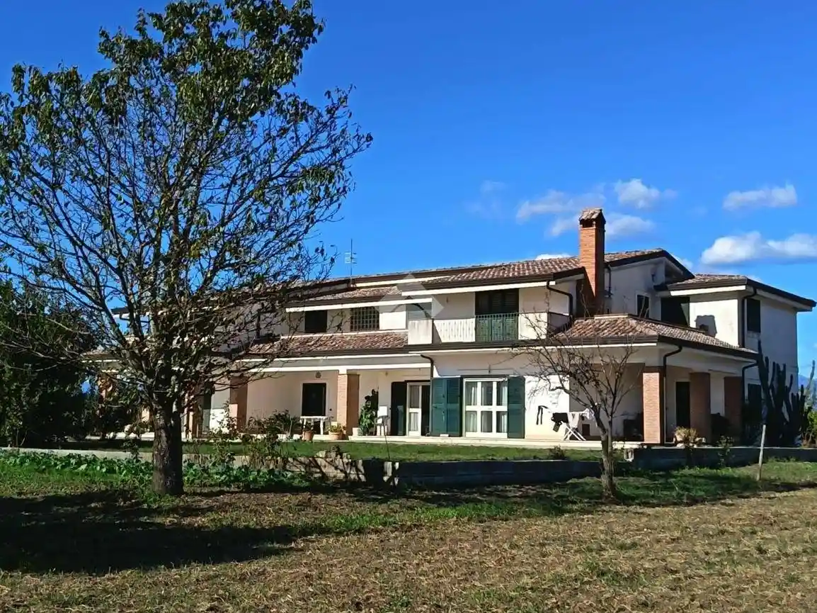 Villa in vendita a Dugenta