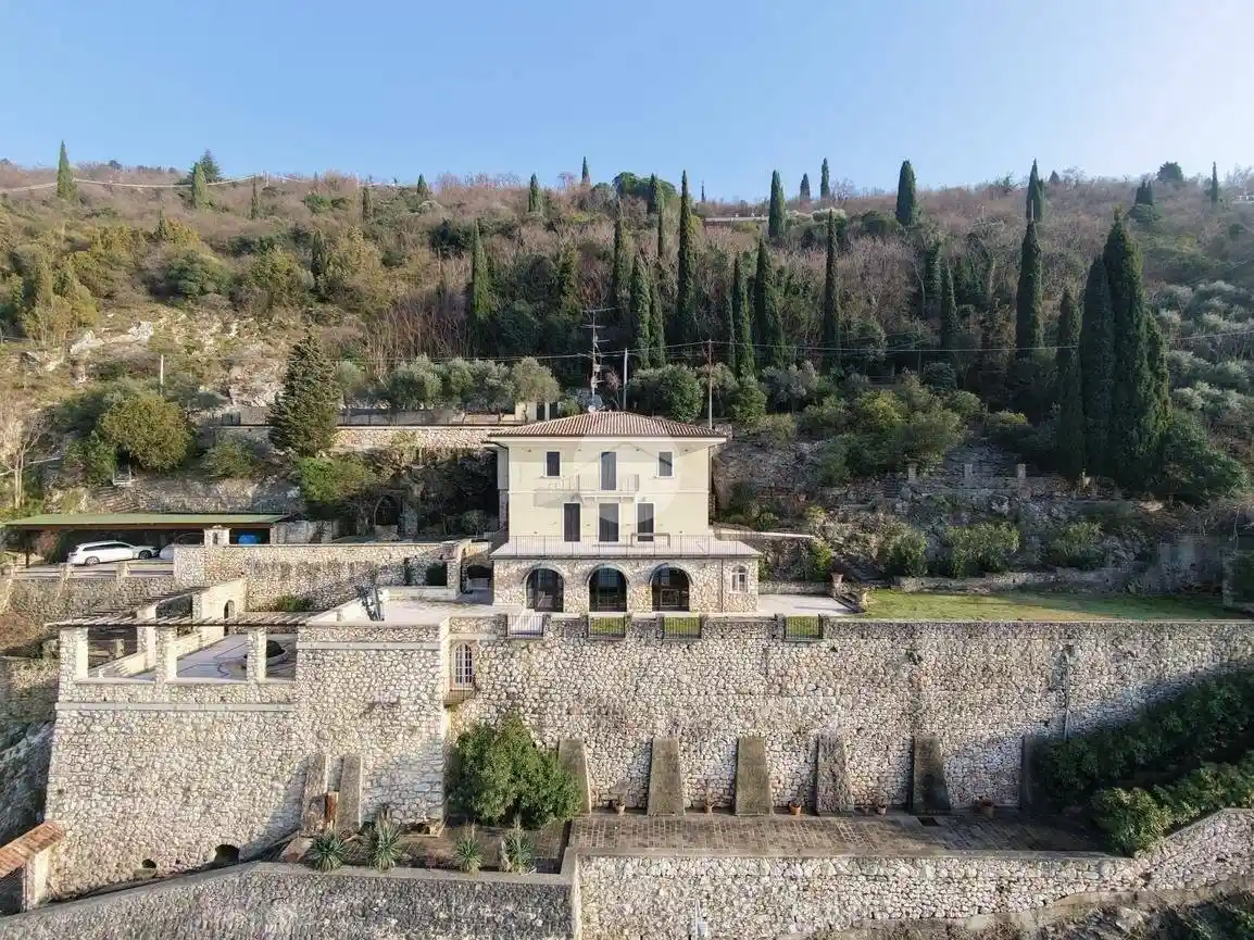 Villa in vendita a Torri del Benaco