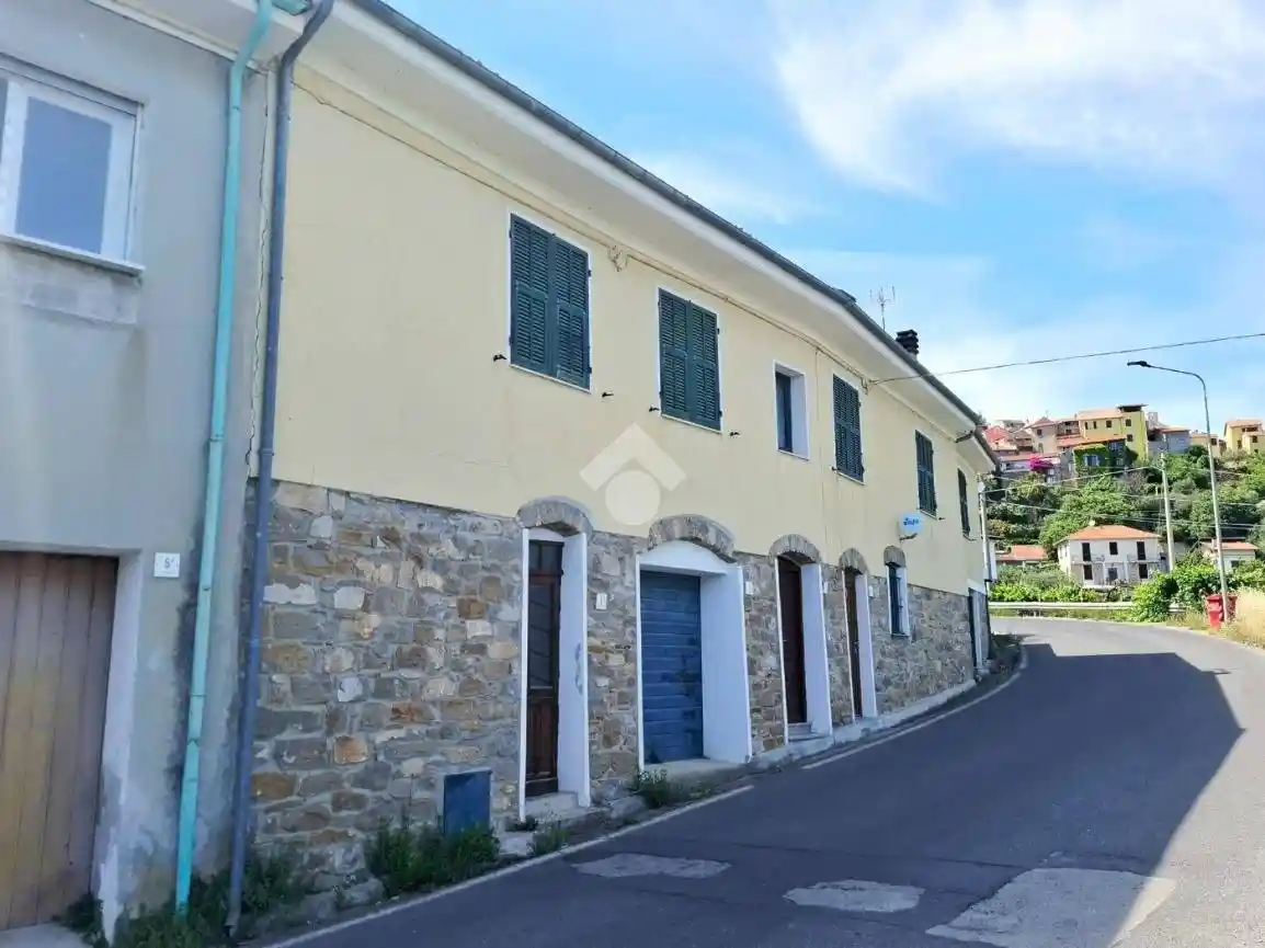 Casa indipendente in vendita a Diano Arentino