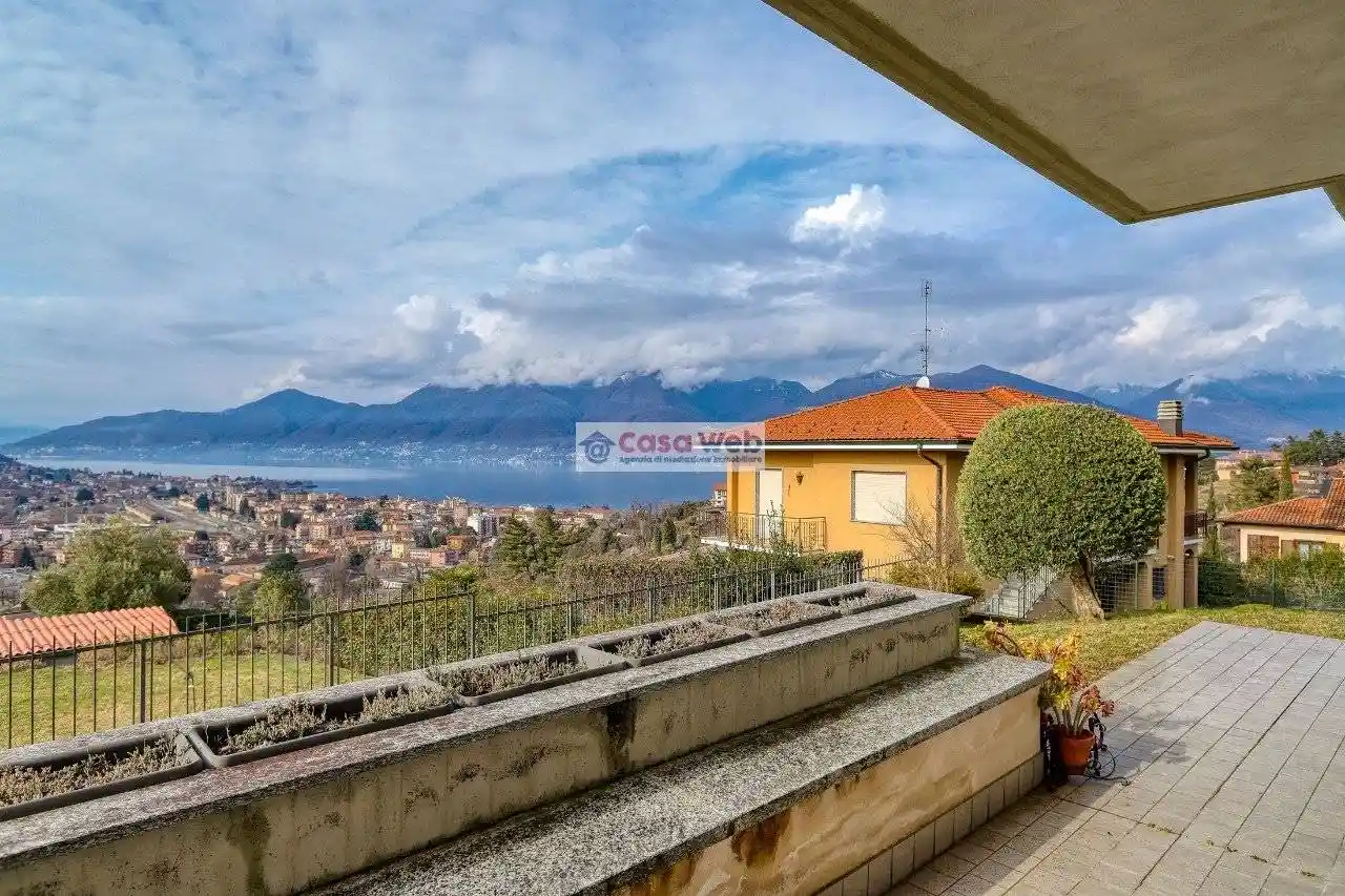 Villa in vendita a Luino