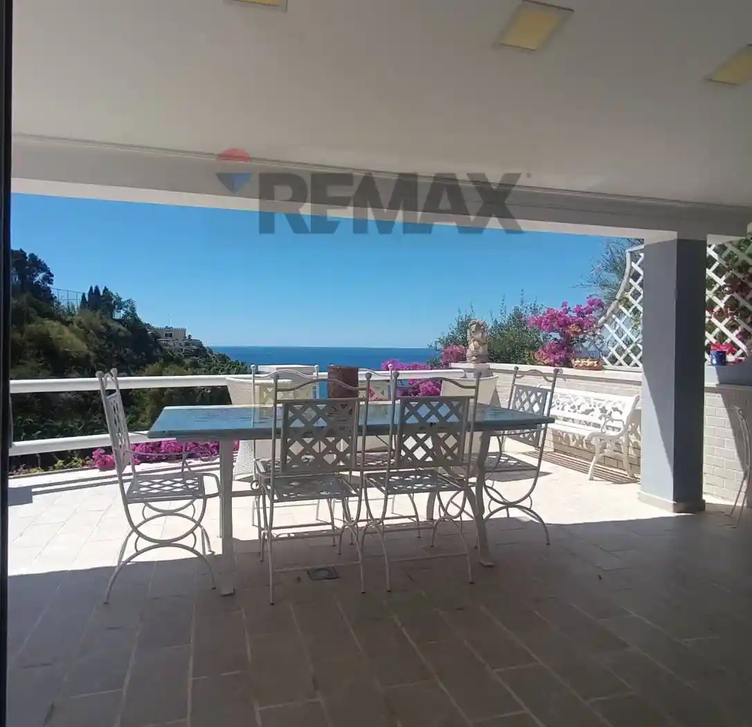 Villa in vendita a Serrara Fontana