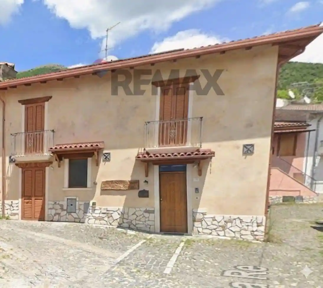 Casa indipendente in affitto a Pizzoli