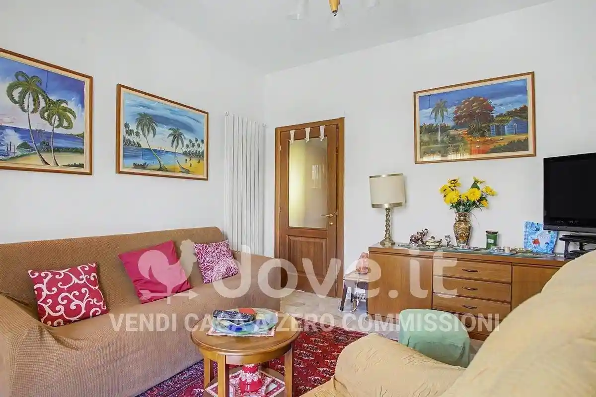 Appartamento in vendita a Cocquio-Trevisago