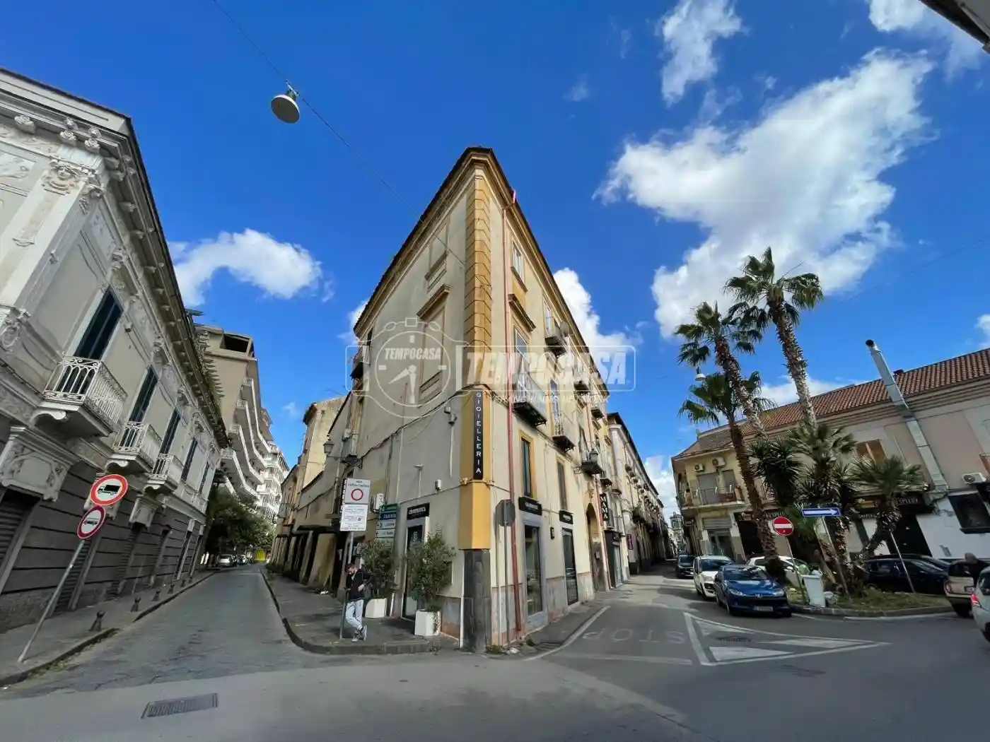 Palazzo - Edificio in vendita a Aversa