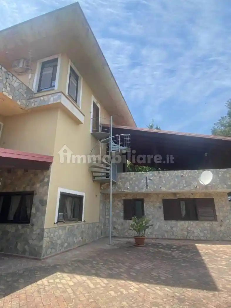 Villa in vendita a Castrolibero