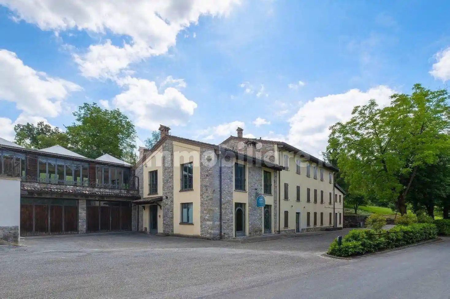 Palazzo - Edificio in vendita a Varano de' Melegari