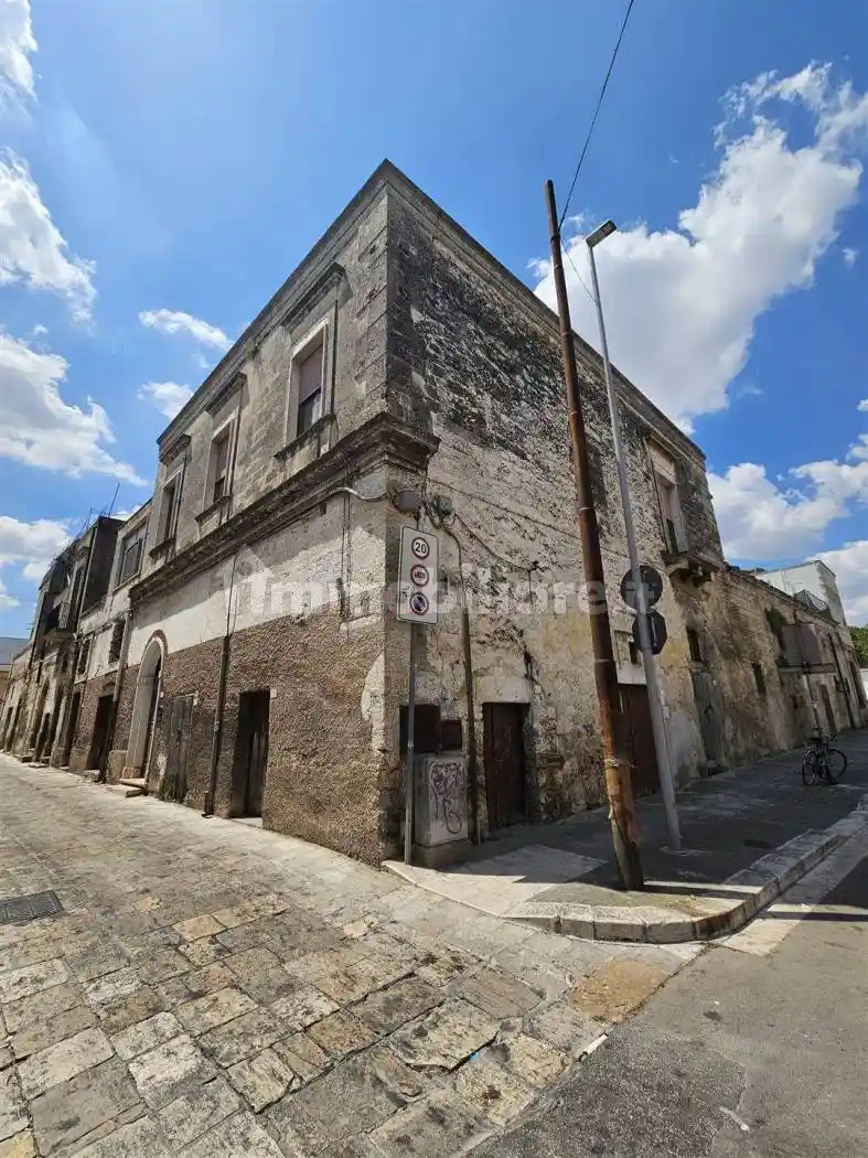 Palazzo - Edificio in vendita a Mesagne